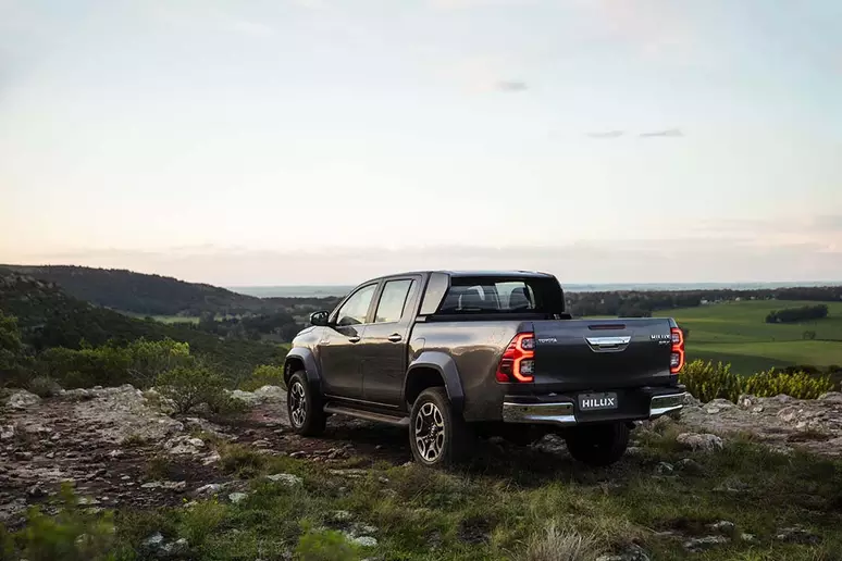 Consórcio da Hilux 2025: picape Toyota versão SRV 4x4